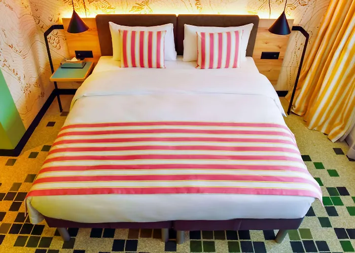 Nonanteneuf - Contactless Check-in 3* סייר