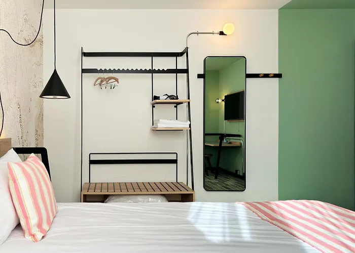 Nonanteneuf - Contactless Check-in סייר